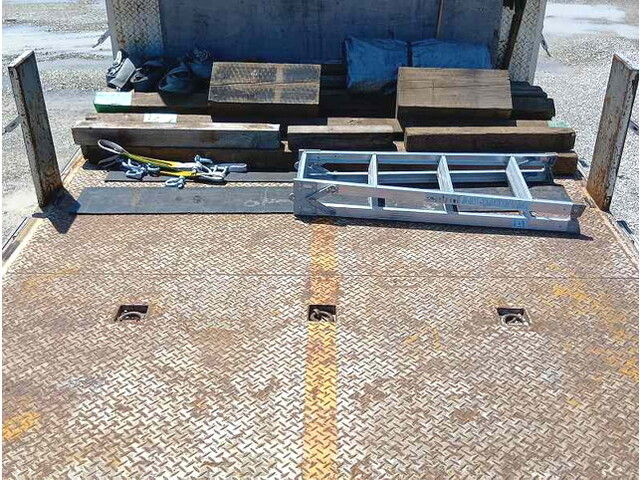 三菱ふそうスーパーグレート平ボディ大型（10t）[写真13]