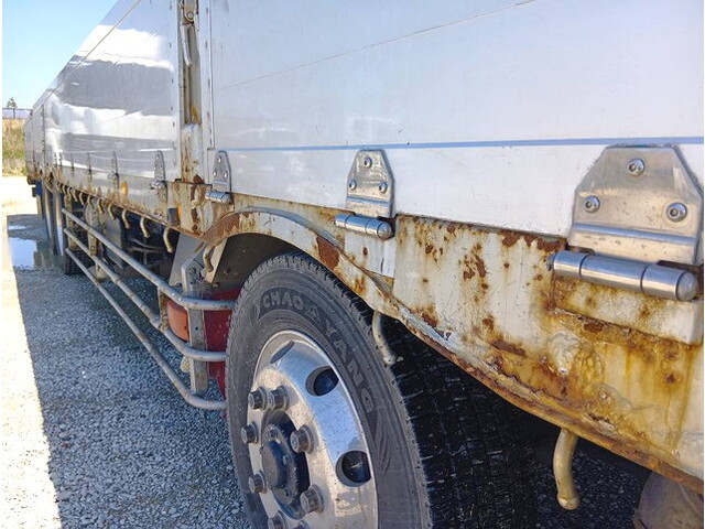 三菱ふそうスーパーグレート平ボディ大型（10t）[写真21]