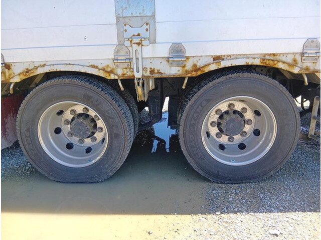 三菱ふそうスーパーグレート平ボディ大型（10t）[写真22]