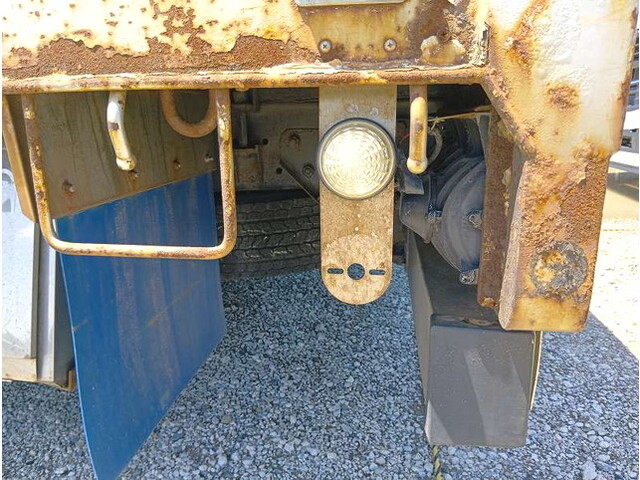 三菱ふそうスーパーグレート平ボディ大型（10t）[写真23]