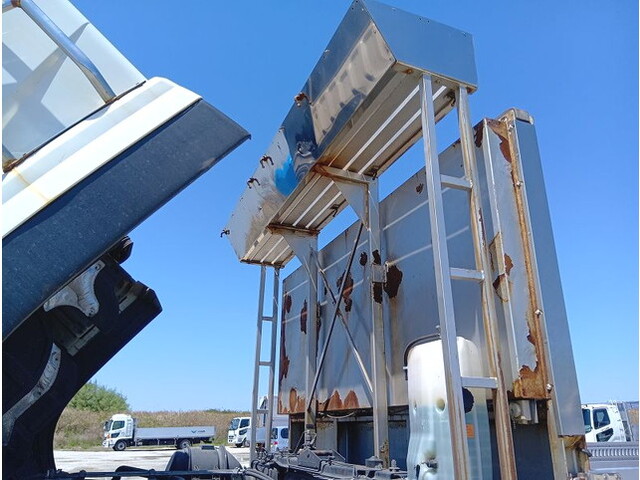 三菱ふそうスーパーグレート平ボディ大型（10t）[写真28]