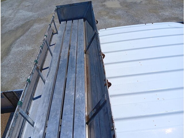 三菱ふそうスーパーグレート平ボディ大型（10t）[写真29]