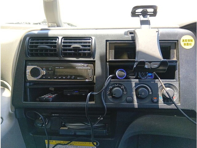 三菱ふそうスーパーグレート平ボディ大型（10t）[写真34]