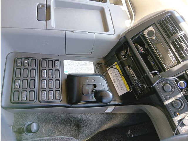 三菱ふそうスーパーグレート平ボディ大型（10t）[写真35]