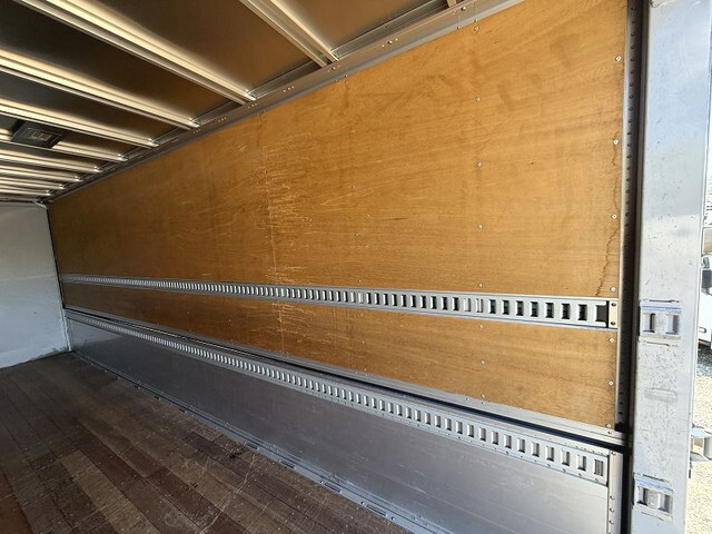 いすゞフォワードアルミウイング増トン（6t・8t）[写真10]