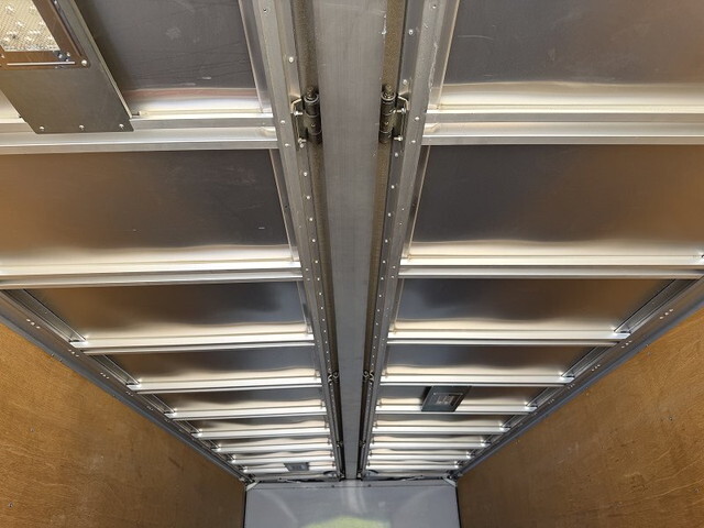 いすゞフォワードアルミウイング増トン（6t・8t）[写真09]