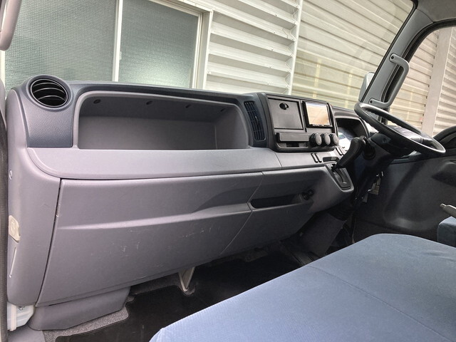 三菱ふそうキャンターアルミバン小型（2t・3t）[写真18]