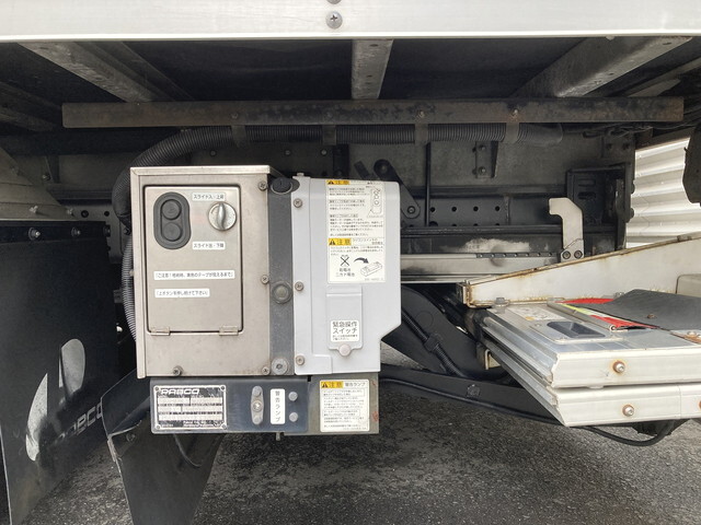 三菱ふそうキャンターアルミバン小型（2t・3t）[写真37]