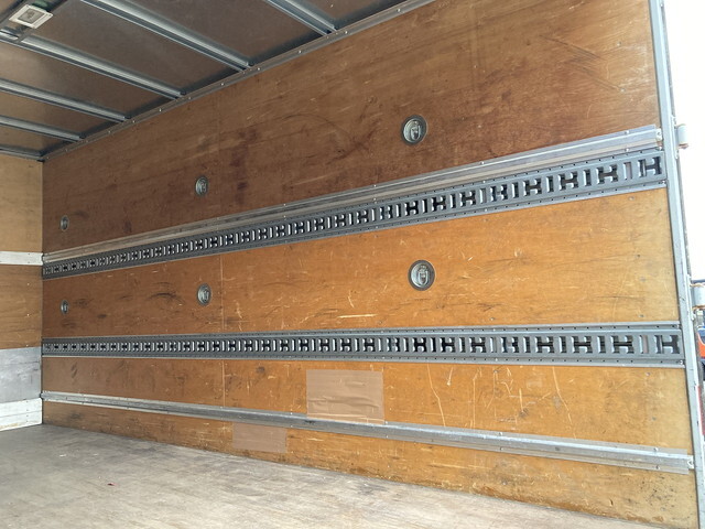 三菱ふそうキャンターアルミバン小型（2t・3t）[写真09]