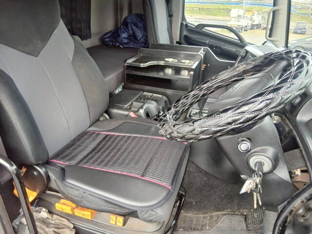 日野プロフィアトレーラーヘッド（トラクターヘッド）大型（10t）[写真11]