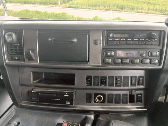 日野プロフィアトレーラーヘッド（トラクターヘッド）大型（10t）[写真17]