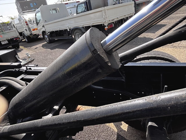 いすゞフォワードパッカー車（塵芥車）中型（4t）[写真21]