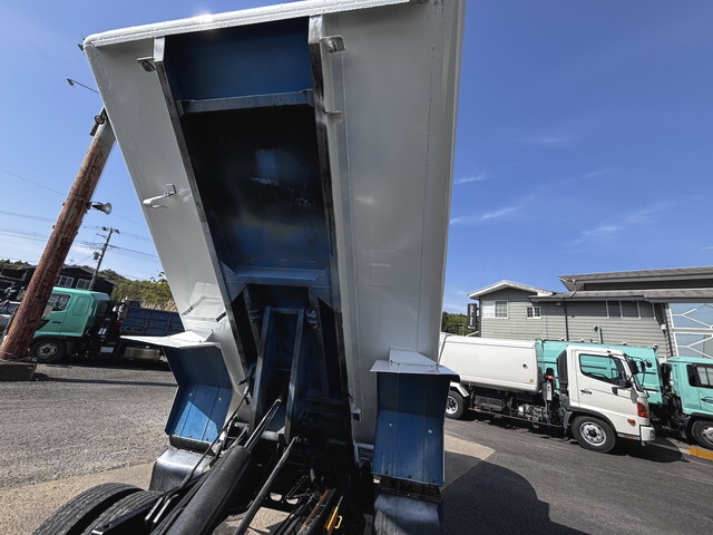 いすゞフォワードパッカー車（塵芥車）中型（4t）[写真22]