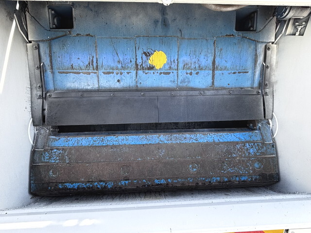 いすゞフォワードパッカー車（塵芥車）中型（4t）[写真09]