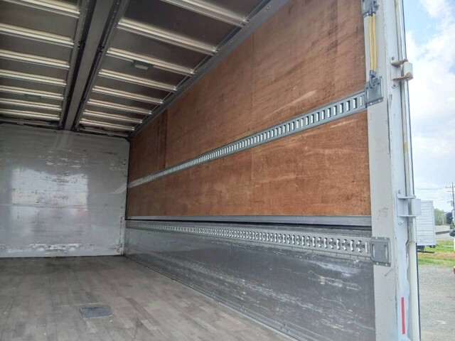 いすゞフォワードアルミウイング中型（4t）[写真11]