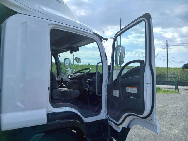 いすゞフォワードアルミウイング中型（4t）[写真15]