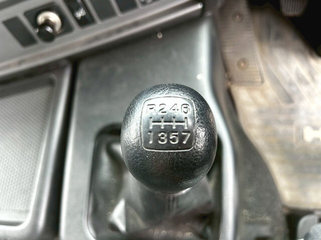 日野プロフィアアルミウイング大型（10t）[写真32]