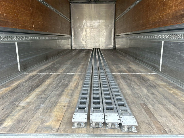 いすゞフォワードアルミウイング中型（4t）[写真14]