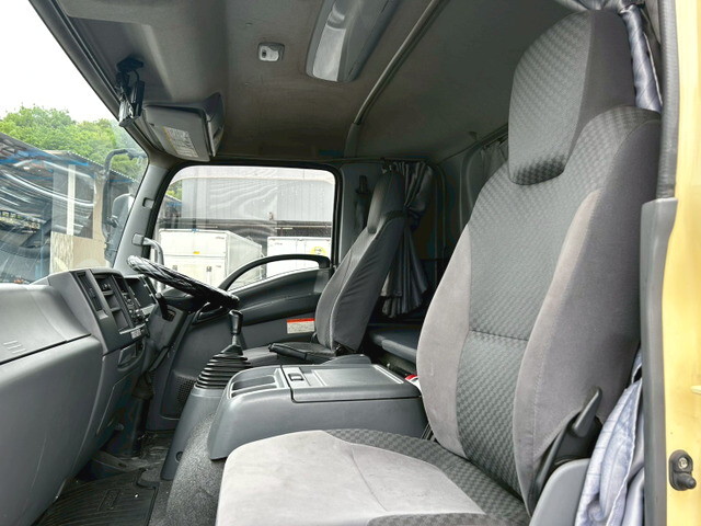 いすゞフォワードアルミウイング中型（4t）[写真16]