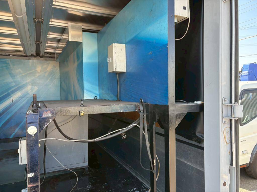 いすゞエルフアルミウイング小型（2t・3t）[写真10]