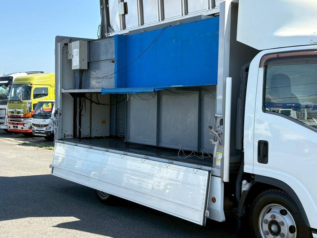 いすゞエルフアルミウイング小型（2t・3t）[写真13]