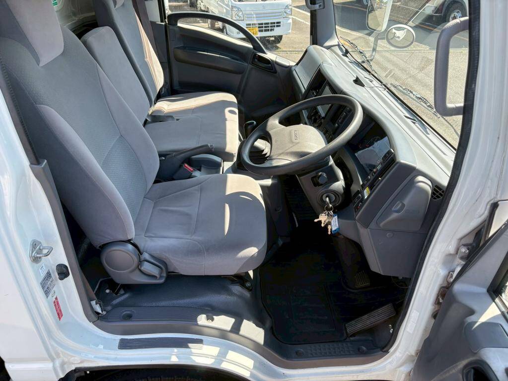 いすゞエルフアルミウイング小型（2t・3t）[写真19]