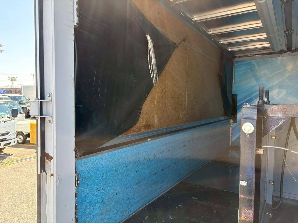 いすゞエルフアルミウイング小型（2t・3t）[写真09]