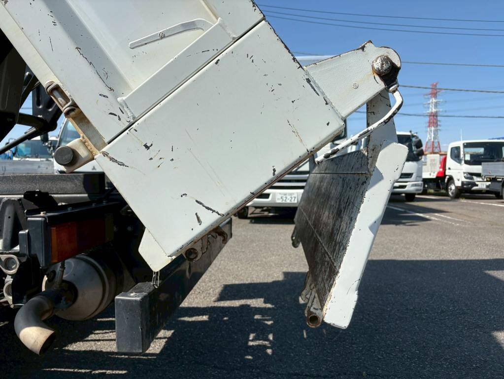 三菱ふそうキャンターダンプ小型（2t・3t）[写真11]