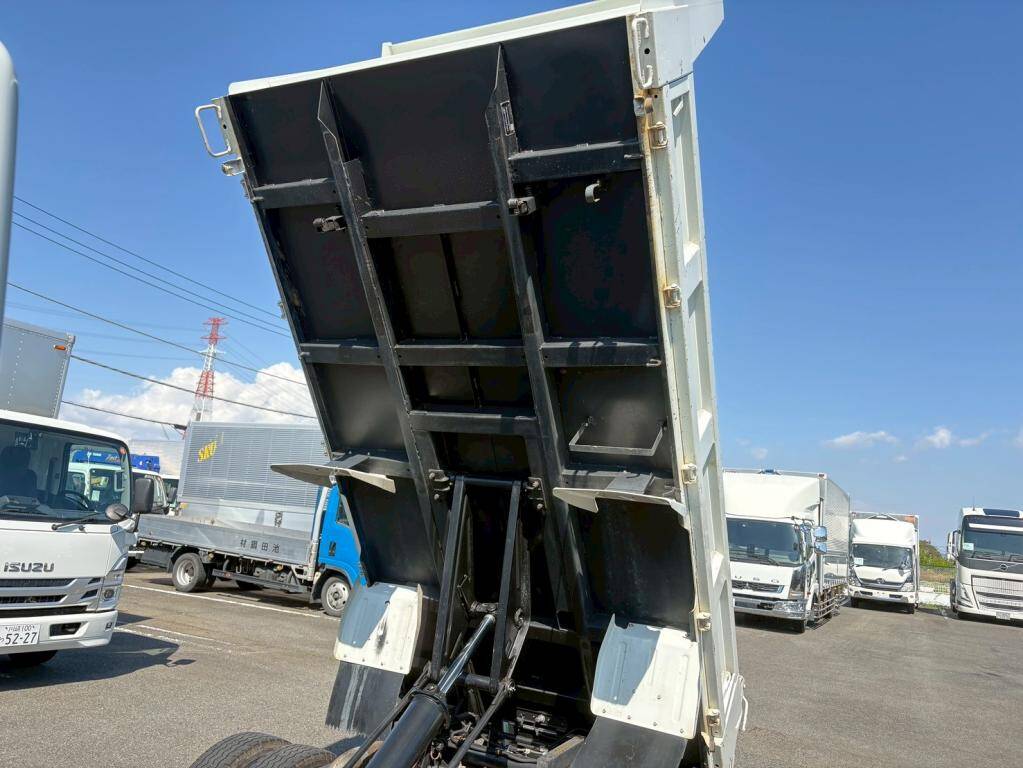 三菱ふそうキャンターダンプ小型（2t・3t）[写真12]