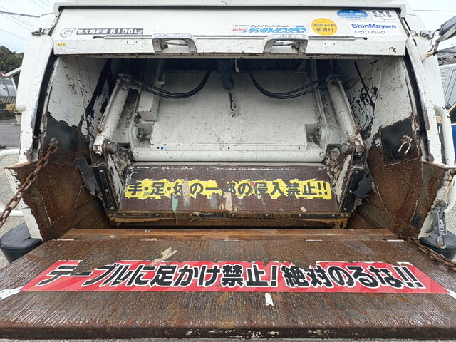 三菱ふそうファイターパッカー車（塵芥車）増トン（6t・8t）[写真10]