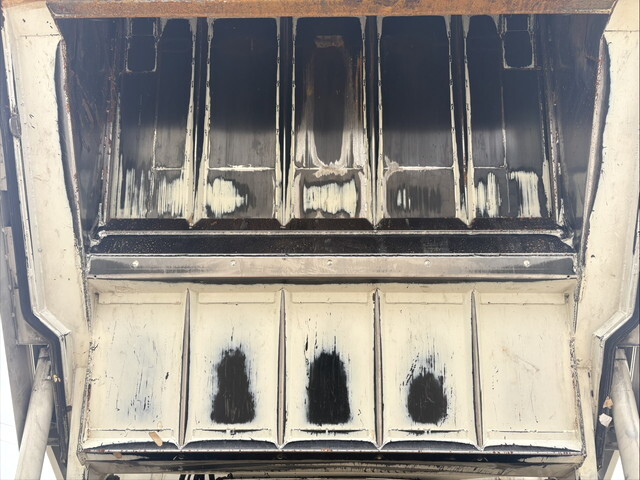 三菱ふそうファイターパッカー車（塵芥車）増トン（6t・8t）[写真13]