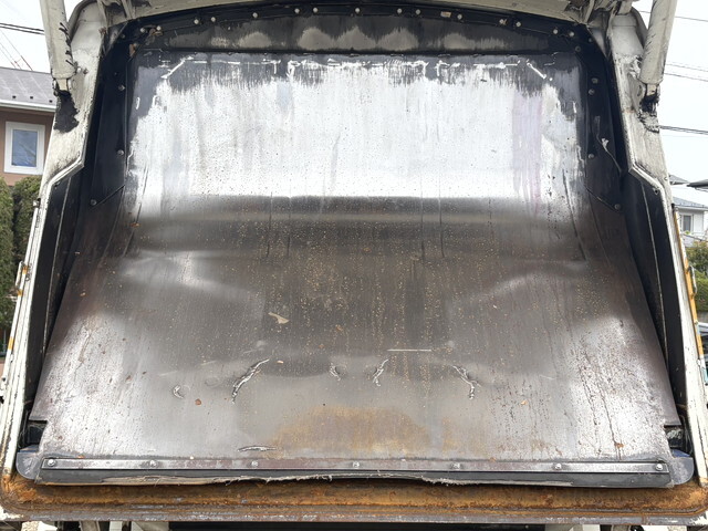 三菱ふそうファイターパッカー車（塵芥車）増トン（6t・8t）[写真17]