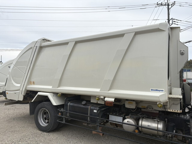 三菱ふそうファイターパッカー車（塵芥車）増トン（6t・8t）[写真06]