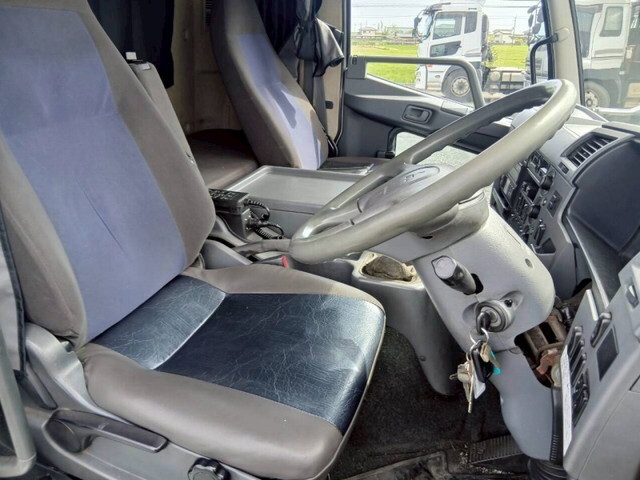 三菱ふそうファイター冷凍車（冷蔵車）中型（4t）[写真20]