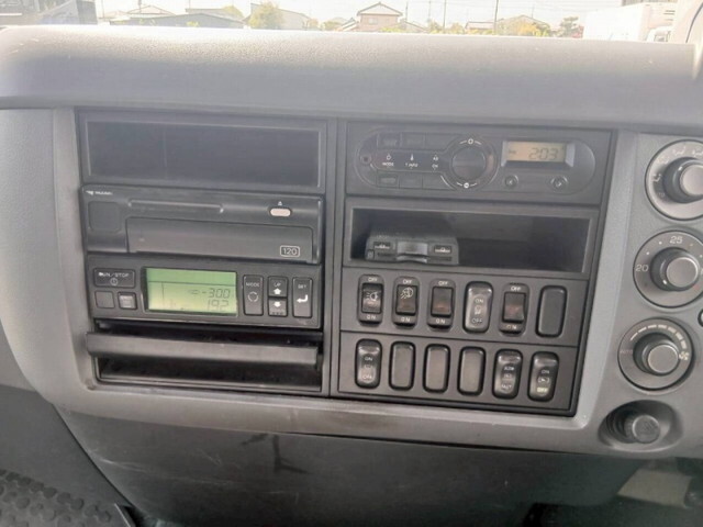 三菱ふそうファイター冷凍車（冷蔵車）中型（4t）[写真24]