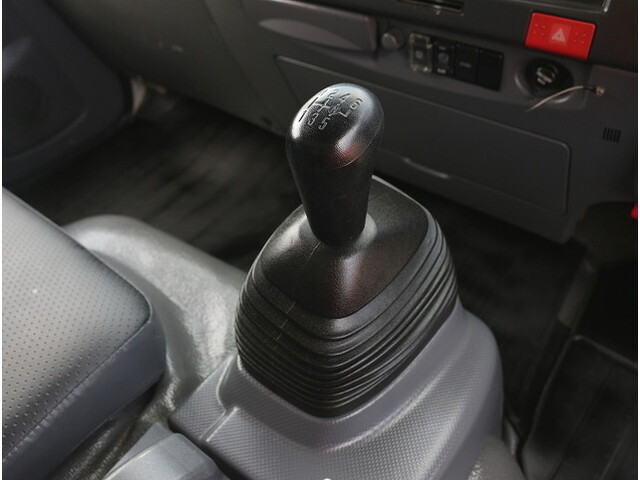 いすゞエルフ平ボディ小型（2t・3t）[写真24]