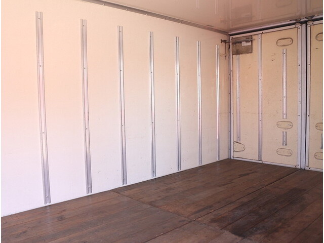 いすゞエルフ冷凍車（冷蔵車）小型（2t・3t）[写真18]