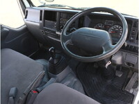 いすゞエルフ冷凍車（冷蔵車）小型（2t・3t）[写真23]