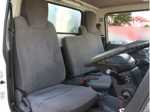 いすゞエルフ冷凍車（冷蔵車）小型（2t・3t）[写真24]