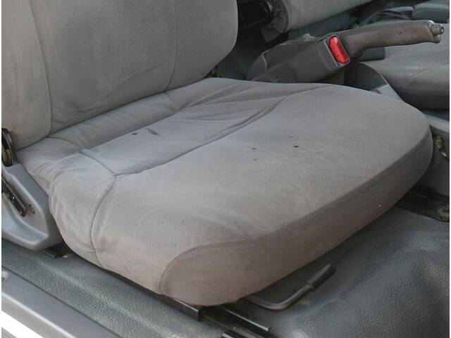 いすゞエルフ冷凍車（冷蔵車）小型（2t・3t）[写真25]