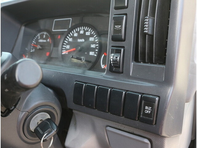 いすゞエルフ冷凍車（冷蔵車）小型（2t・3t）[写真32]