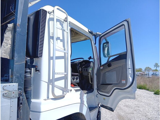 三菱ふそうスーパーグレート平ボディ大型（10t）[写真14]