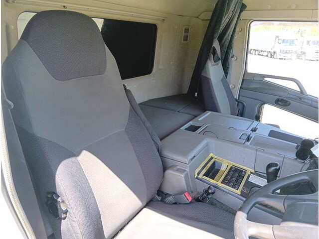 三菱ふそうスーパーグレート平ボディ大型（10t）[写真15]