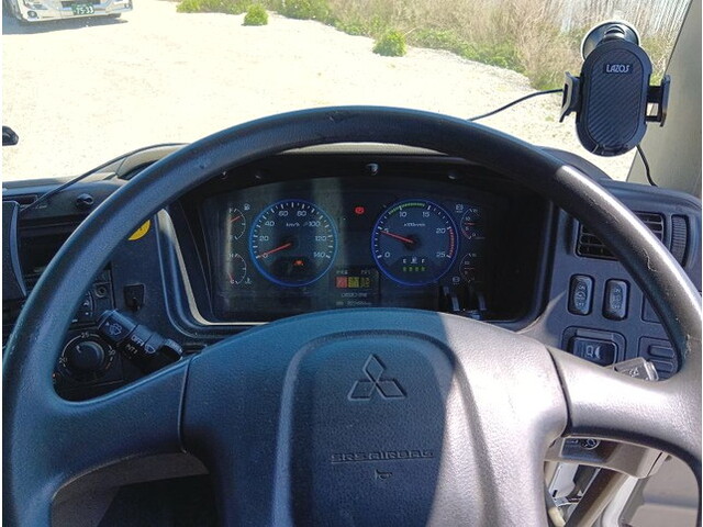 三菱ふそうスーパーグレート平ボディ大型（10t）[写真18]