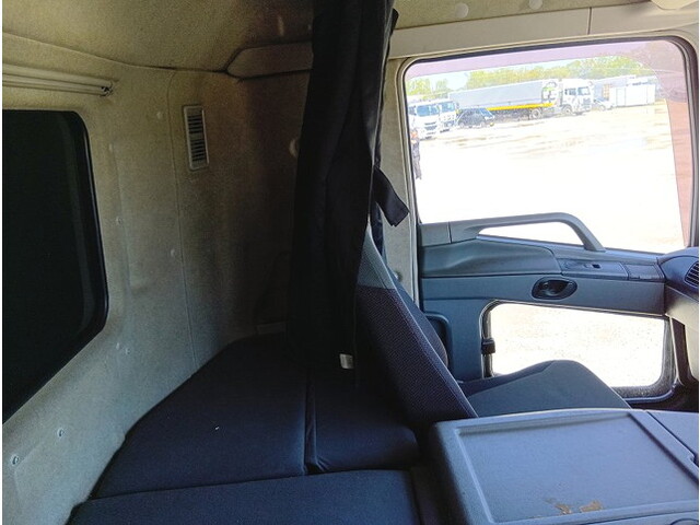 三菱ふそうスーパーグレート平ボディ大型（10t）[写真26]