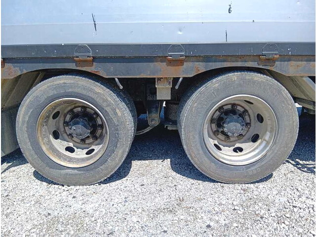 三菱ふそうスーパーグレート平ボディ大型（10t）[写真35]