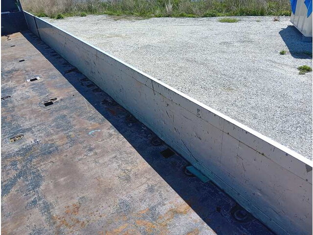 三菱ふそうスーパーグレート平ボディ大型（10t）[写真09]