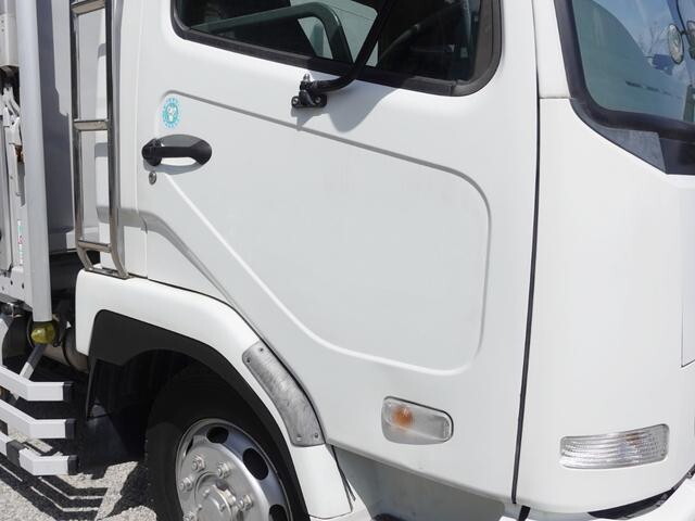 三菱ふそうファイターアルミウイング増トン（6t・8t）[写真06]