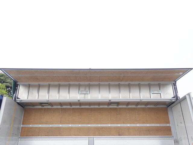 いすゞギガアルミウイング大型（10t）[写真10]