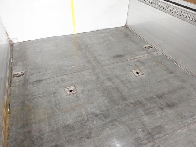 いすゞギガアルミウイング大型（10t）[写真14]